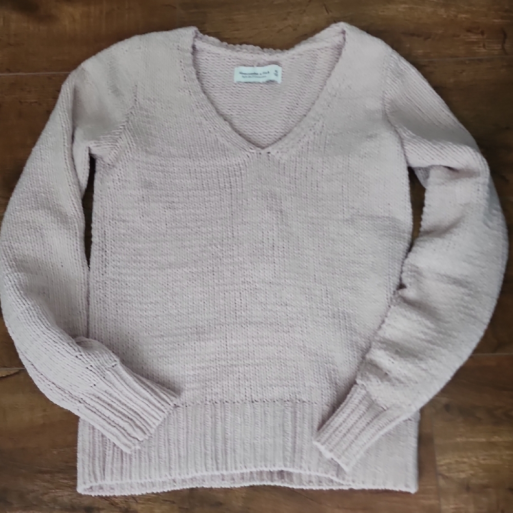 Women's V-Neck Sweater - Light Pink